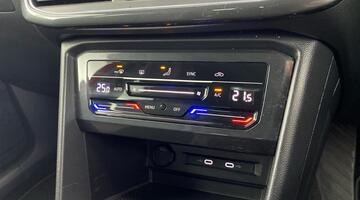 2022 SEAT TSI EVO SE Technology DSG Euro 6 5-door (Red) - Image: 13