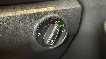 2025 Volkswagen TSI Style DSG Euro 6 5-door (Red) - Image: 22