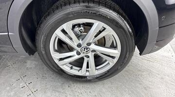 2025 Volkswagen TSI R-Line DSG Euro 6 5-door (Black) - Image: 30