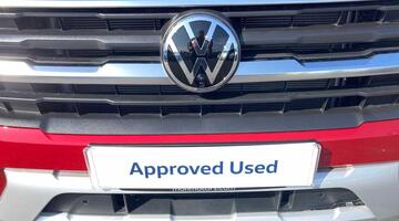 2025 Volkswagen 2.0 TDI Style Auto 4Motion Euro 6 4-door (Red) - Image: 45