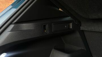 2025 Volkswagen ETSI MHEV R-Line DSG Euro 6 5-door (Blue) - Image: 19