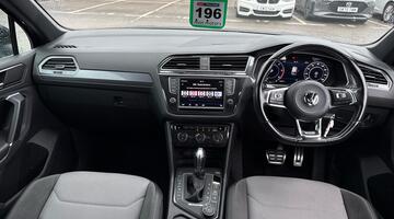 2017 Volkswagen 2.0 TDI BlueMotion Tech R-Line DSG 4Motion Euro 6 5-door (Black) - Image: 8