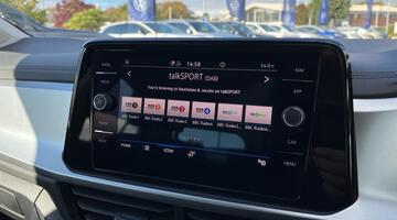 2025 Volkswagen TSI Match DSG Euro 6 5-door (Black) - Image: 13