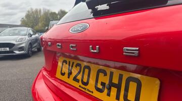 2020 Ford EcoBlue Zetec Euro 6 5-door (Red) - Image: 10