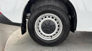 2025 Volkswagen T32 65kWh Commerce Plus Auto RWD SWB 5-door (White) - Image: 14