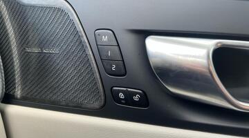 2025 Volvo 2.0 B5 MHEV Plus Auto Euro 6 5-door (Black) - Image: 48