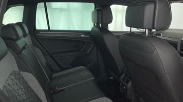 2023 Volkswagen TSI R-Line Edition DSG Euro 6 5-door (Black) - Image: 28