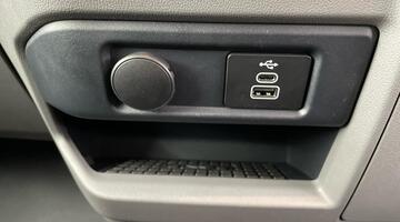 2025 Volkswagen T32 65kWh Commerce Pro Kombi Auto LWB 5-door (Grey) - Image: 13