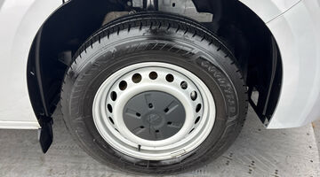 2025 Volkswagen 2.0 TDI T30 Commerce Plus FWD SWB Euro 6 5-door (Grey) - Image: 5