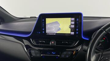 2017 Toyota VVT-h Dynamic CVT Euro 6 5-door (Silver) - Image: 18