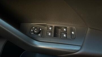 2025 Volkswagen 1.0 TSI Match Euro 6 5-door (Grey) - Image: 32