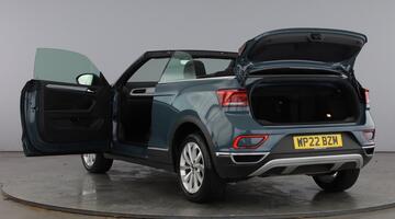 2022 Volkswagen TSI Style 2WD Euro 6 2-door (Multicolour) - Image: 11