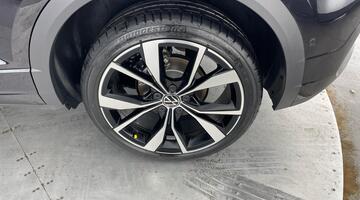 2025 Volkswagen TSI R-Line DSG Euro 6 5-door (Black) - Image: 32