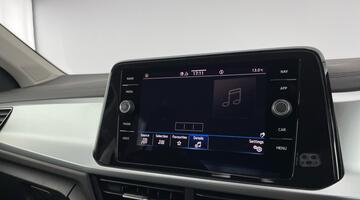 2025 Volkswagen TSI Match DSG Euro 6 5-door (Grey) - Image: 15