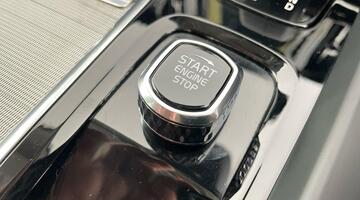 2024 Volvo 2.0 B5 MHEV Plus Auto Euro 6 5-door (Black) - Image: 24