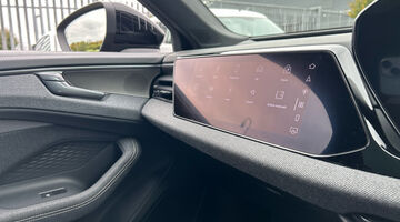 2025 Audi 2.0 TDI Launch Edition Plus S Tronic quattro Euro 6 5-door (Black) - Image: 30