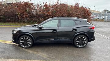 2025 CUPRA 2.0 TSI VZDSG 4-doorive Euro 6 5dr (Black) - Image: 11