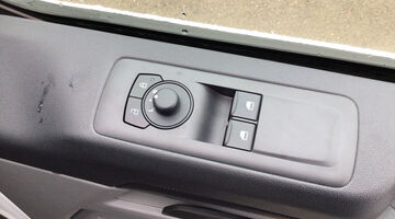 2025 Ford 320 Duratec 11.8kWh Trend Auto L1 Euro 6 5-door (White) - Image: 15