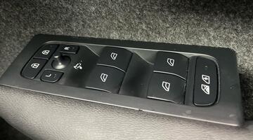 2025 Volvo 2.0 B4 MHEV Plus DCT Auto Euro 6 5-door (Grey) - Image: 18