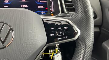 2022 Volkswagen TSI R-Line DSG Euro 6 5-door (Red) - Image: 24