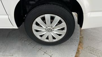 2019 Volkswagen 2.0 TDI T30 BlueMotion Tech Trendline Kombi FWD SWB Euro 6 5-door (White) - Image: 33