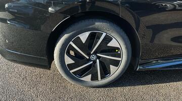 2025 Volkswagen Pro 77kWh Match Plus Fastback Auto 5-door (Black) - Image: 30