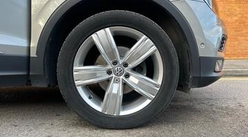 2020 Volkswagen 2.0 TDI Match 4Motion Euro 6 5-door (Grey) - Image: 5