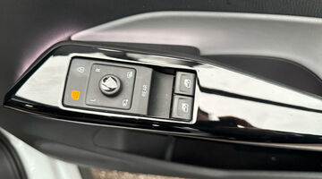 2022 Volkswagen Pro Performance 58kWh Family Auto 5-door (Multicolour) - Image: 21