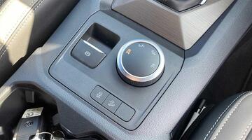 2025 Volkswagen 2.0 TDI Style Auto 4Motion Euro 6 4-door (Red) - Image: 35