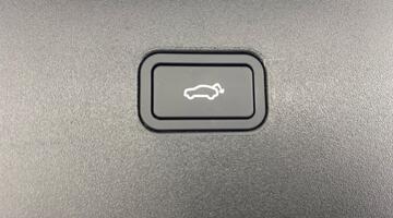 2025 Volvo Single Motor Extended Range 69kWh Plus Auto 5-door (White) - Image: 26