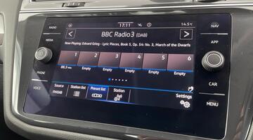 2021 Volkswagen 2.0 TDI Life DSG Euro 6 5-door (Silver) - Image: 24