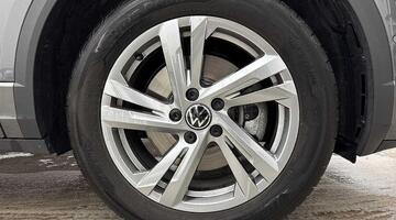 2025 Volkswagen 2.0 TDI R-Line DSG Euro 6 5-door (Grey) - Image: 5