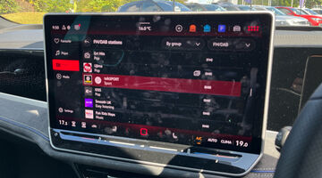 2025 Volkswagen ETSI MHEV R-Line DSG Euro 6 5-door (Black) - Image: 15