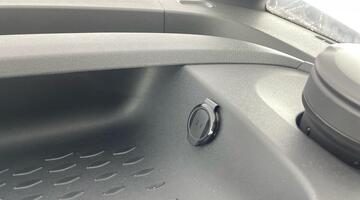 2025 Volkswagen Pro 79kWh Commerce Plus Auto 5-door (Blue) - Image: 24