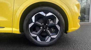 2026 Ford Standard Range 43kWh Premium Auto 5-door (Yellow) - Image: 26