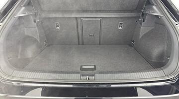 2025 Volkswagen 2.0 TDI R-Line DSG Euro 6 5-door (Black) - Image: 26