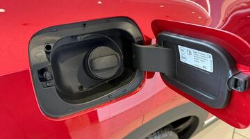 2025 Volkswagen TSI Style DSG Euro 6 5-door (Red) - Image: 10