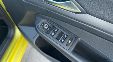 2020 Volkswagen ETSI MHEV Style DSG Euro 6 5-door (Yellow) - Image: 20