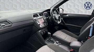 2017 Volkswagen 2.0 TDI BlueMotion Tech R-Line DSG 4Motion Euro 6 5-door (Black) - Image: 2