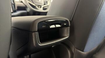 2025 Volvo Single Motor Extended Range 69kWh Plus Auto 5-door (Black) - Image: 32