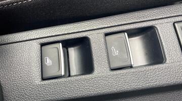 2025 Volkswagen TSI R-Line DSG 2WD Euro 6 2-door (Black) - Image: 25