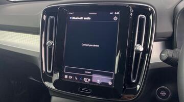 2023 Volvo 2.0 B3 MHEV Plus DCT Auto Euro 6 5-door (Black) - Image: 30