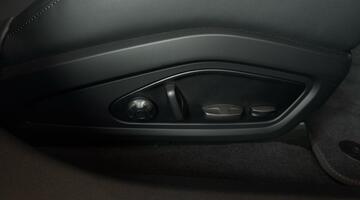 2025 Audi Performance 105kWh Carbon Black Auto quattro 4-door (Green) - Image: 18