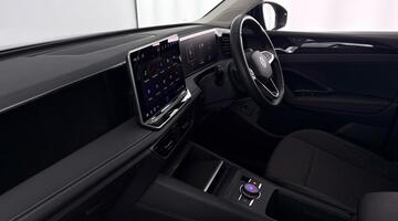 2025 Volkswagen 2.0 TDI Match DSG Euro 6 5-door (Blue) - Image: 2