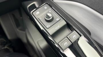 2022 Volkswagen Pro Performance 58kWh Family Auto 5-door (White) - Image: 20