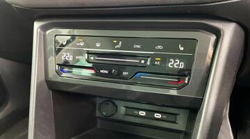 2022 Volkswagen TSI Active Euro 6 5-door (Black) - Image: 14