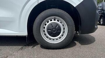 2025 Volkswagen 2.0 TDI T28 Commerce Plus FWD SWB Euro 6 5-door (White) - Image: 5