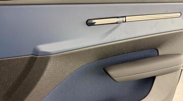 2025 Volvo Single Motor Extended Range 69kWh Plus Auto 5-door (Black) - Image: 16