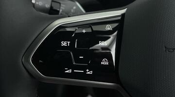 2025 Volkswagen Pro 77kWh Match Auto 5-door (Black) - Image: 12