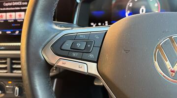 2023 Volkswagen 1.0 TSI Life Euro 6 5-door (Red) - Image: 31